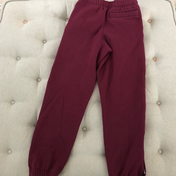 NEW BURGUNDY LOGO CHAMPION REVERSE WEAVE JOGGER - Picture 5 of 6
